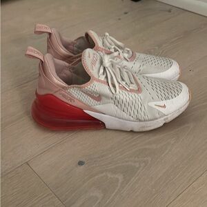 Women’s size 7 Nike Airmax 270s!